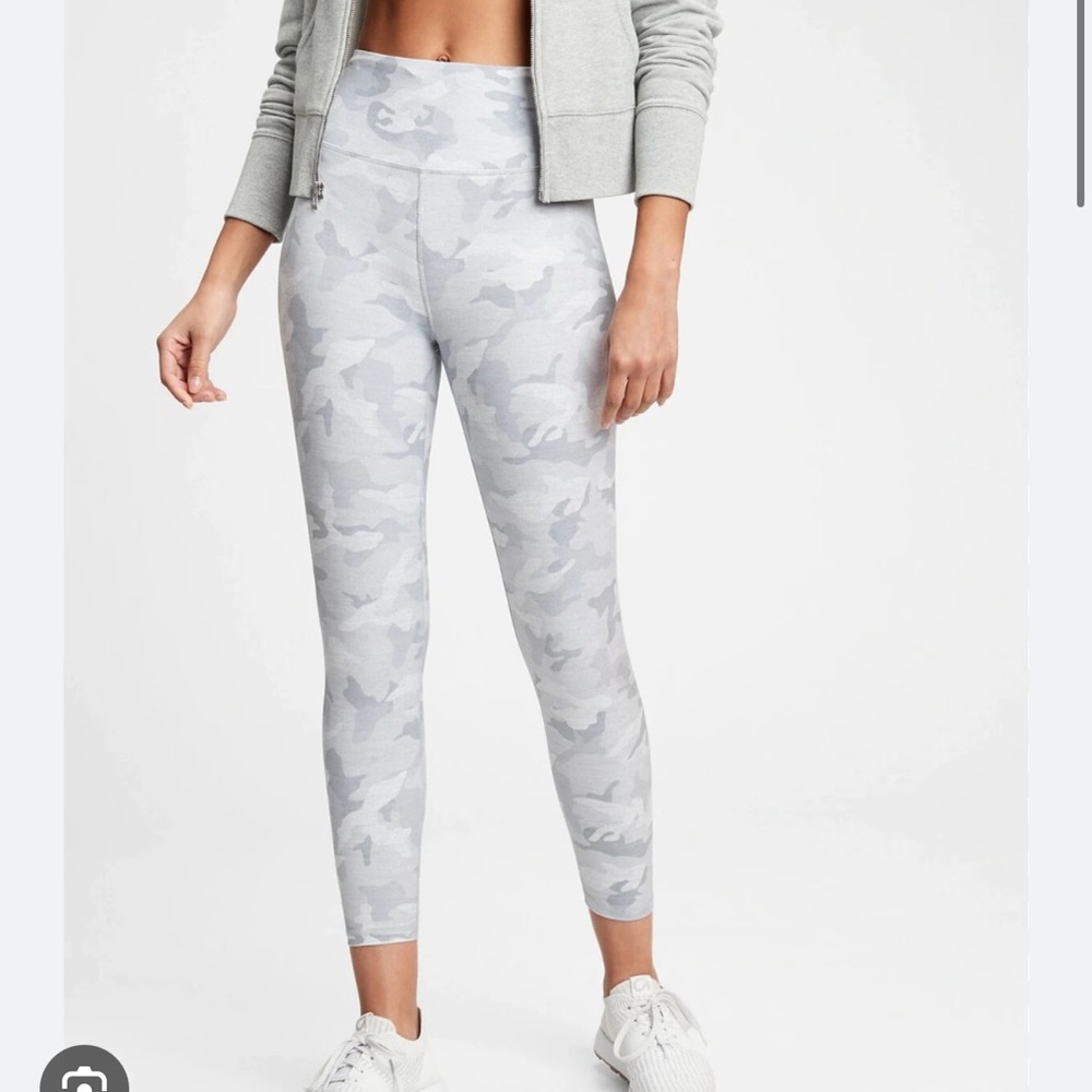 GapFit white/grey camo leggings